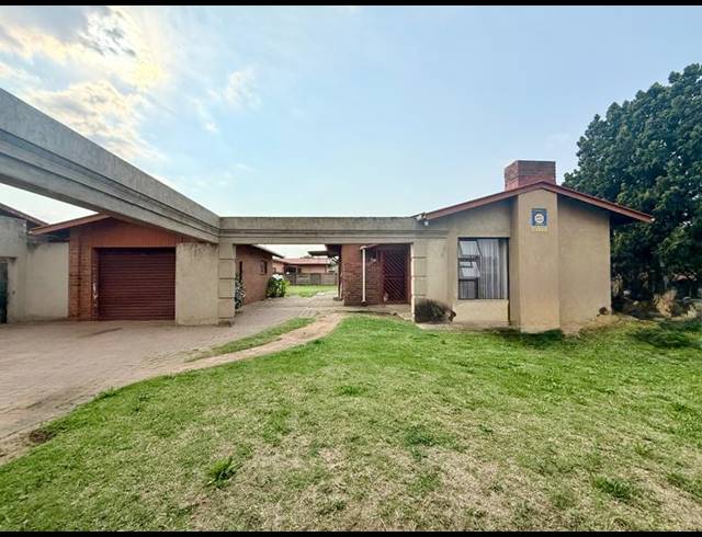 3 BEDROOM HOUSE FOR SALE IN VANDERBIJLPARK CE 2